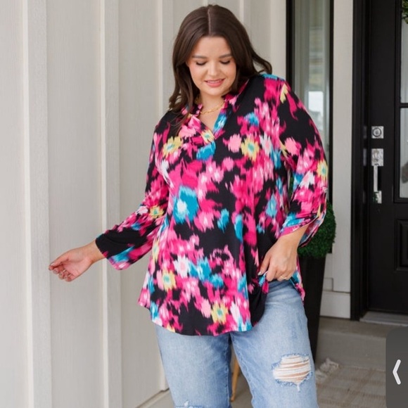 Dear Scarlett Tops - Floral Print Dear Scarlett Blouse - Size M